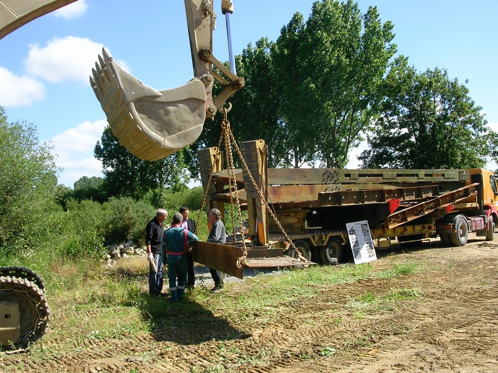 20110601 WHALE:BALEINE 1 Leaves for Vire From Brécey 04.jpg